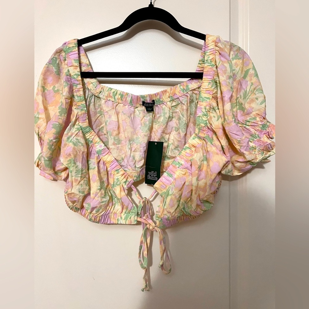 Floral crop top , wild fable size large (NWT)